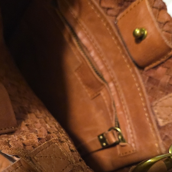 Elegant Brown Woven Leather Handbag - Picture 2 of 3